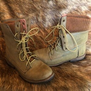 Tan moto/hiking knit cuff boots